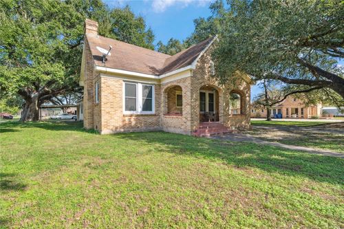 504 W Prairie Ave, Eagle Lake, TX, 77434-1635 | Card Image
