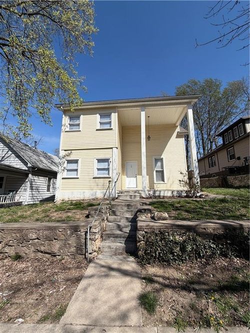 201 S Willis Ave, Independence, MO, 64050-3557 | Card Image