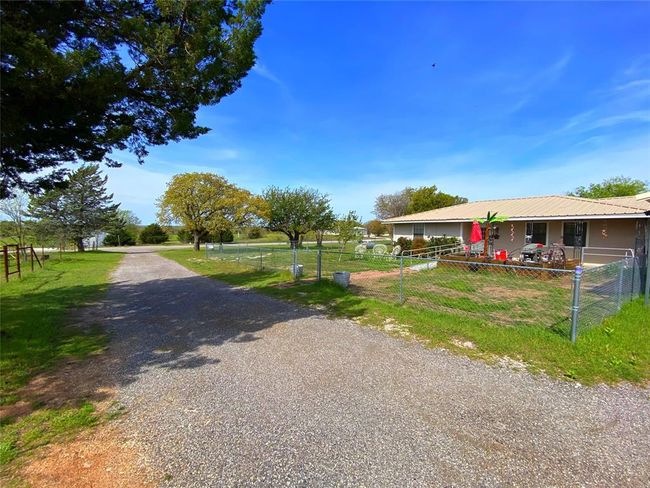 864 Highway 101, House other with 2 bedrooms, 1 bathrooms and null parking in Sunset TX | Image 12