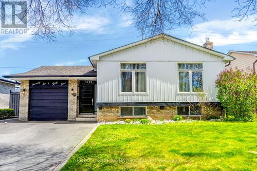 7639 Kittridge Dr, Mississauga, ON, L4T3L9 | Card Image
