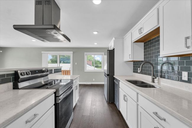 8 - 8 Fields E, Condo with 2 bedrooms, 2 bathrooms and 1 parking in Champaign IL | Image 7