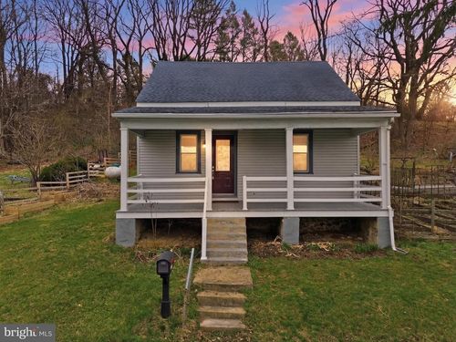 2317 Fruitville Pike, LANCASTER, PA, 17601-3241 | Card Image