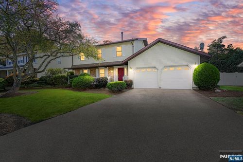 16 Agawam Dr, Wayne, NJ, 07470-2060 | Card Image