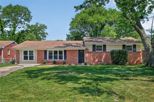 514 Brentwood Dr, Newport News, VA, 23601-3112 | Card Image