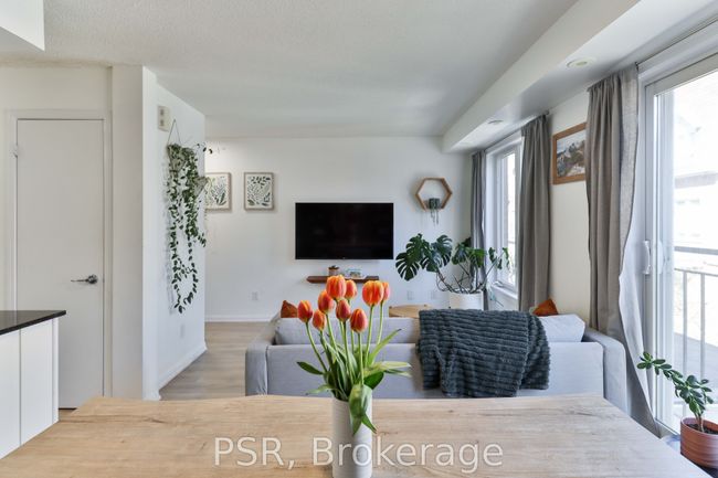 712 - 10 Laidlaw St, Condo with 3 bedrooms, 2 bathrooms and 1 parking in Toronto ON | Image 13