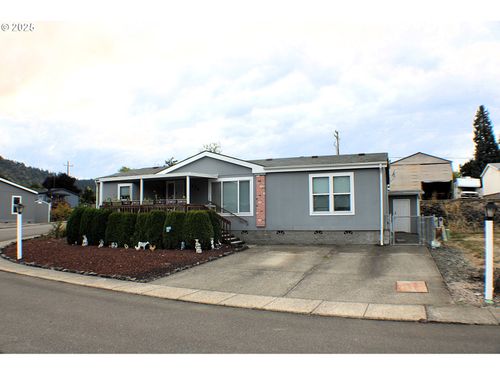124 Country Side Ln, Winston, OR, 97496-8580 | Card Image