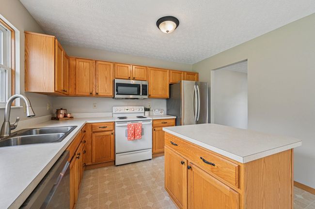 1016 Pebble Brook Dr, House other with 4 bedrooms, 3 bathrooms and null parking in Columbus OH | Image 11