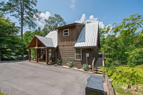 1519 Bluff Ridge Rd, Sevierville, TN, 37876-2682 | Card Image