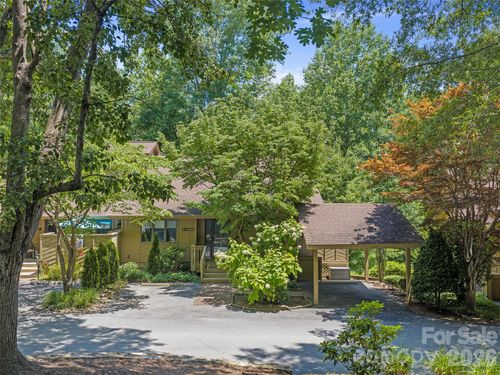 301 White Oak Dr, Hendersonville, NC, 28791-2934 | Card Image