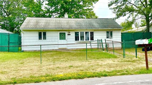 4735 Isherwood Dr, Niagara Falls, NY, 14305-1327 | Card Image
