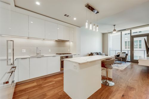 2303-44 East Ave, Austin, TX, 78701 | Card Image