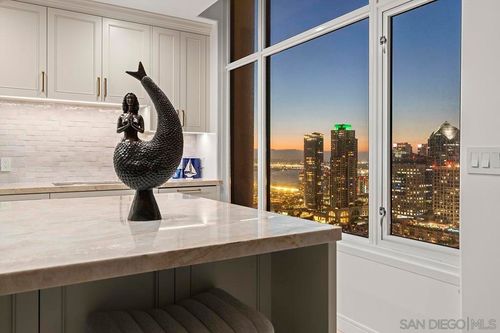 2802-550 Front St, San Diego, CA, 92101 | Card Image