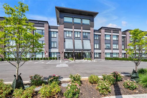 206-218 Middle Neck Rd, Great Neck, NY, 11021-1126 | Card Image