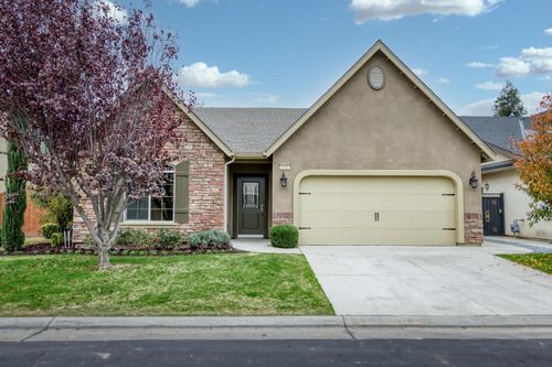 6808 W Lucas Dr, Fresno, CA, 93722-3586 | Card Image