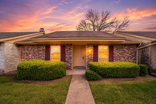 5 E Townhouse Ln, Grand Prairie, TX, 75052-5922 | Card Image