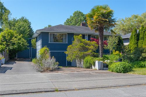 2047 Neil St, Victoria, BC, V8R3E1 | Card Image
