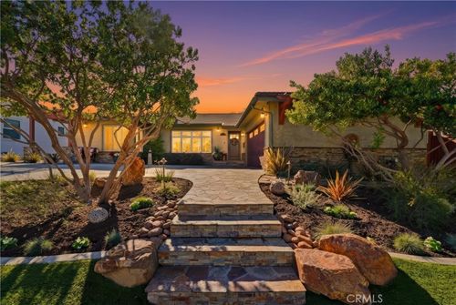 5220 E El Roble St, Long Beach, CA, 90815-3913 | Card Image