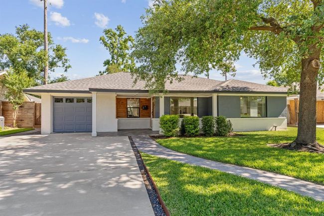 The full schmear brick exterior with bold accents creates striking curb appeal. Steps from West 11th Street Park and White Oak Bayou Trail, with some of Houston’s best restaurants and bars just around the corner. | Image 32