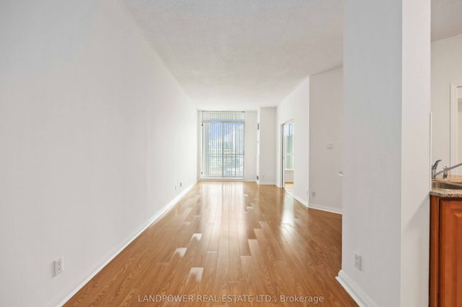 1017 - 230 Queens Quay W, Condo with 2 bedrooms, 1 bathrooms and null parking in Toronto ON | Image 7