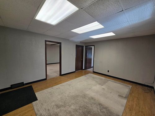 4-2327 Falls Avenue, Waterloo, IA, 50701 | Card Image