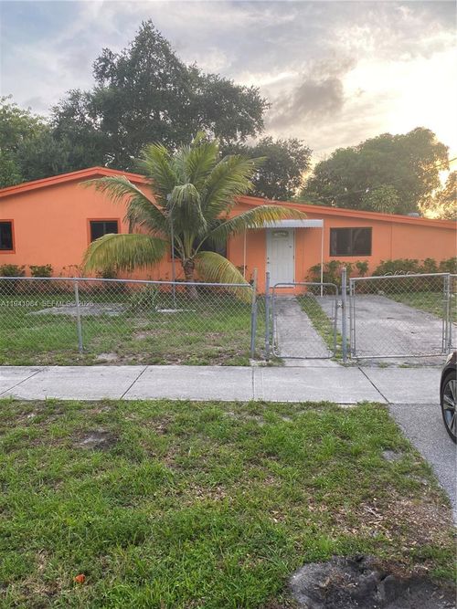 3300 Sw 40th Ave, West Park, FL, 33023-5622 | Card Image