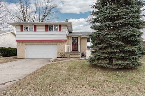 21247 Nottingham Drive, Fairview Park, OH, 44126 | Card Image