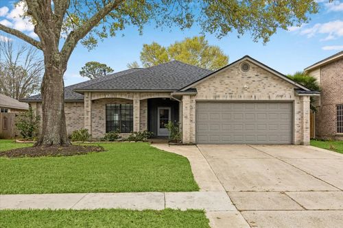 2209 Aberdeen Dr, League City, TX, 77573-4933 | Card Image
