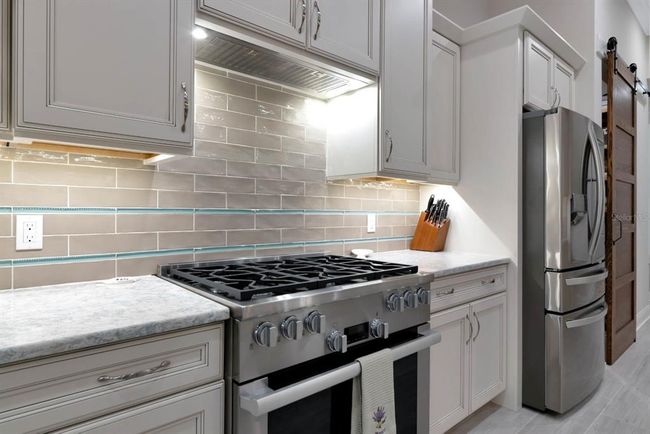 Miele 6 burner professional gas range | Image 10