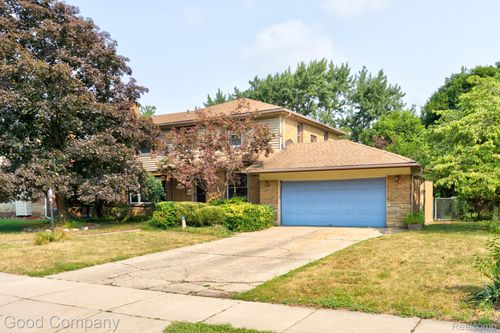 10 Millington Rd, Pleasant Ridge, MI, 48069-1107 | Card Image