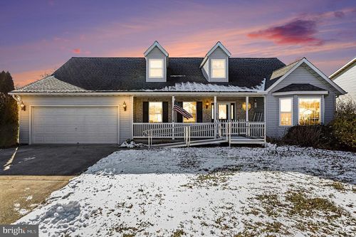 1686 Taylor Dr, HANOVER, PA, 17331-9475 | Card Image