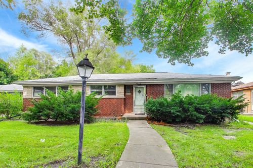 8425 Lawndale Ave, Skokie, IL, 60076-2853 | Card Image