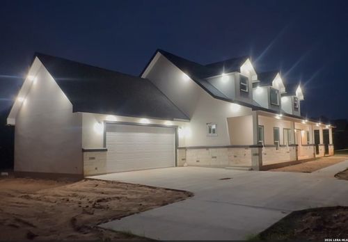 117 W Short Meadow Dr, Lytle, TX, 78052-3986 | Card Image