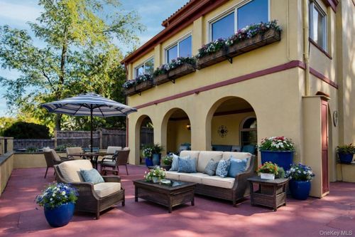 126 Cove Rd, Oyster Bay, NY, 11771-2409 | Card Image