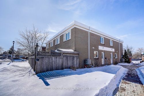 7 Town House Crescent, Brampton, ON, L6W3C3 | Card Image