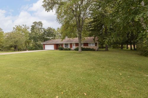 10905 W Oakwood Road, Franklin, WI, 53132 | Card Image