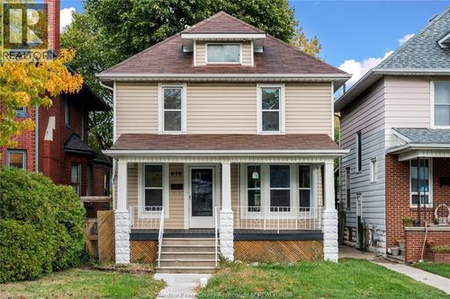 676 Moy Ave, Windsor, ON, N9A2N6 | Card Image