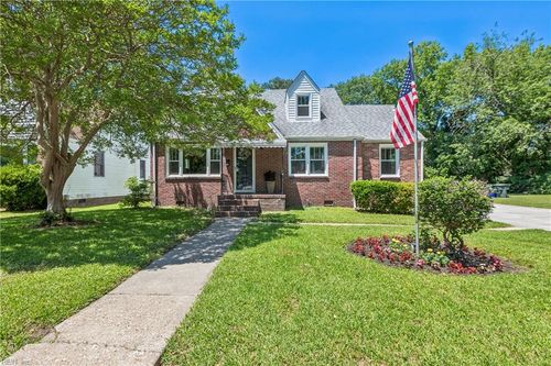 9221 Saint George Ave, Norfolk, VA, 23503-4354 | Card Image