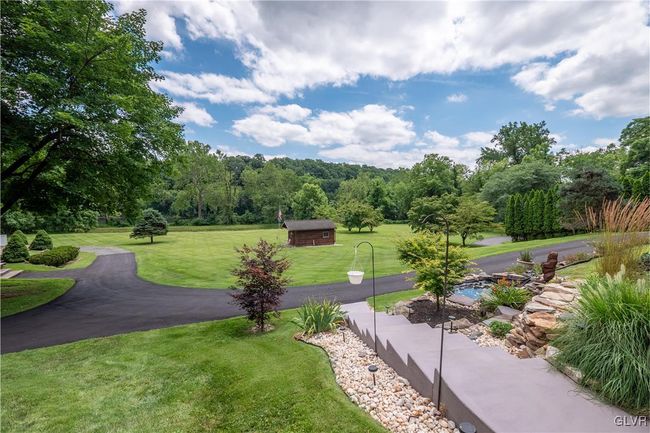Clubhouse and yard | Image 50