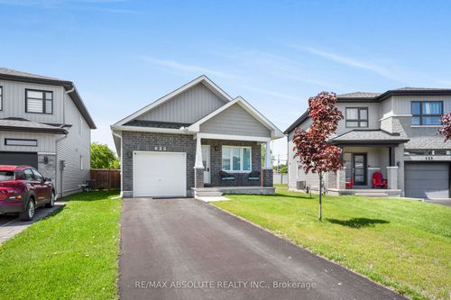 625 Robert St, Rockland, ON, K4K0J8 | Card Image