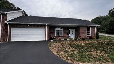 101 Aiden Ln, Condo with 2 bedrooms, 2 bathrooms and 2 parking in Lower Burrell PA | Image 1