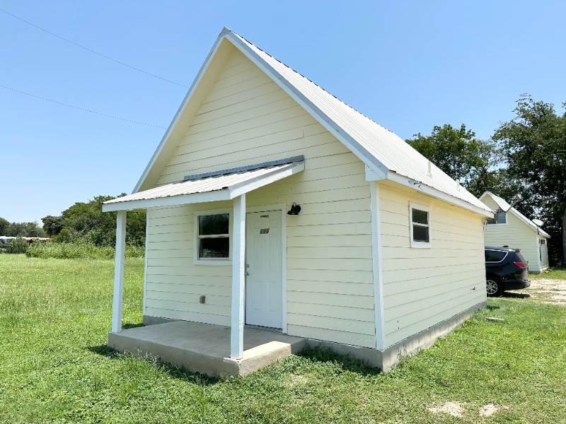 Residential Lease in Stockdale 2