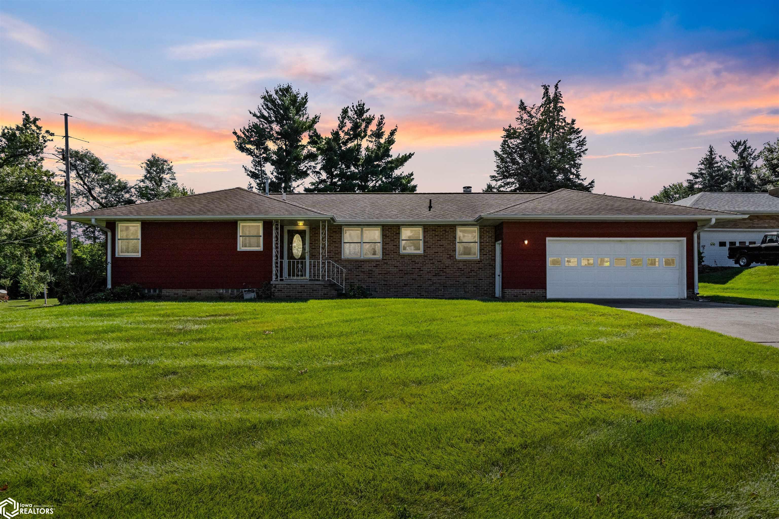 Brentwood Rd, Marshalltown, IA 50158