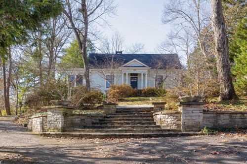 900 Avon Pl, Chattanooga, TN, 37405-2306 | Card Image
