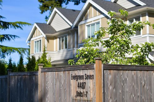 2-4487 Wilkinson Rd, Saanich, BC, V8Z5C2 | Card Image