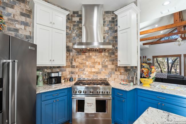381 Camino Primero, House other with 3 bedrooms, 2 bathrooms and null parking in Leakey TX | Image 16