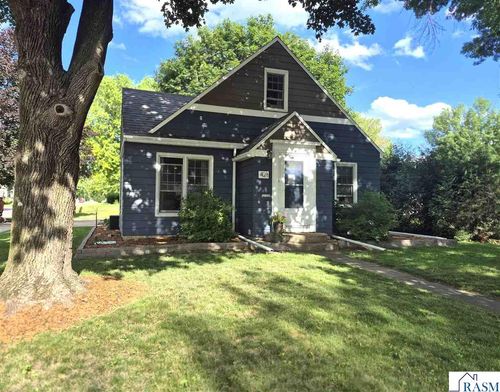 421 3rd Ave Nw, Sleepy Eye, MN, 56085-1319 | Card Image