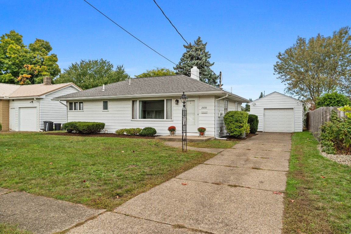 Robin Dr, Erie, PA 16505