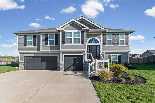 1704 Willow Ln, Kearney, MO, 64060-8924 | Card Image