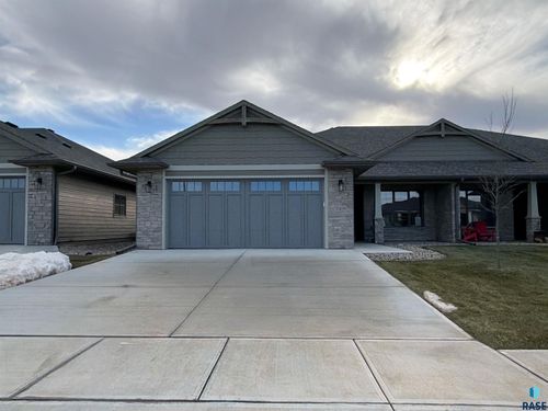 7009 E Copper Stone Cir Circle, Sioux Falls, SD, 57110 | Card Image