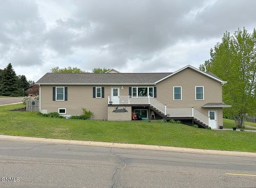 723 4th Ave E, Dickinson, ND, 58601-4422 | Card Image